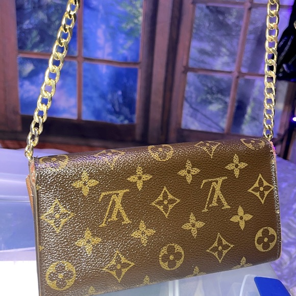#824| LouisVuitton Monogram wallet+ chain, some loose stitching, well maintained - Picture 6 of 16